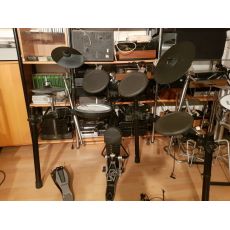 Roland V-Drums TD-4 K el. bicéí set s rampou, šlapkou a sedákem sedlo