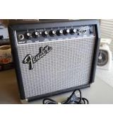 Fender 20W  simulační kombo s efektovou jednotkou a více typy zkreslení