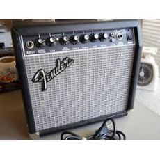 Fender 20W  simulační kombo s efektovou jednotkou a více typy zkreslení