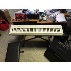 Roland FP-30 WH Stage piano vysoce kvalitní mechanika i zvuk ,MIDI, výuka