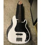 Fender SQUIER P-Bass WHITE RW Precission 4 strunná, černý pickguard, výborně ladí