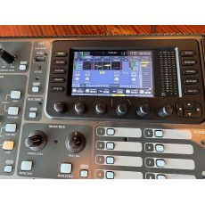 Behringer X-32 Producer Dig. mix. pult + hardcase pro něj zánovní stav